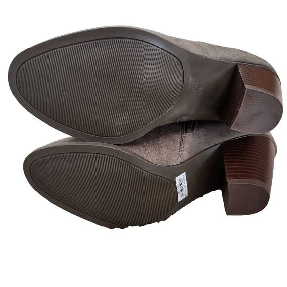 New Torrid Faux Suede Buckle Taupe Ankle Boot Size 10W - Picture 12 of 14